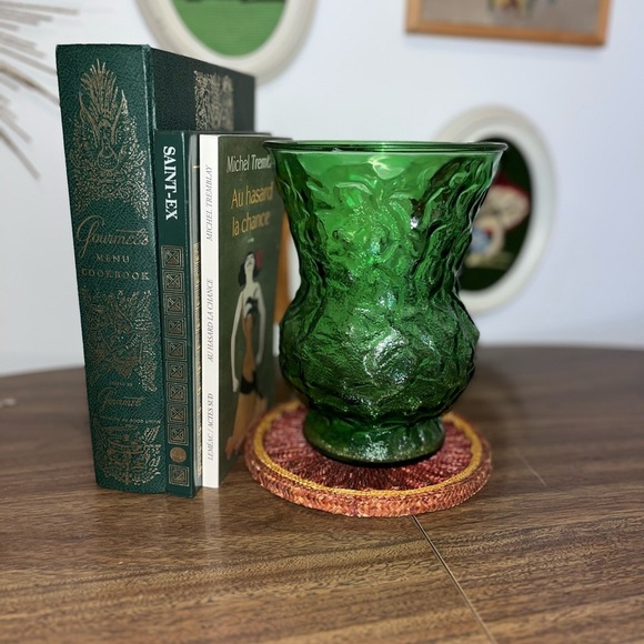 Vintage Green Textured Glass Vase – Mid-Century Style - Picture 11 of 14